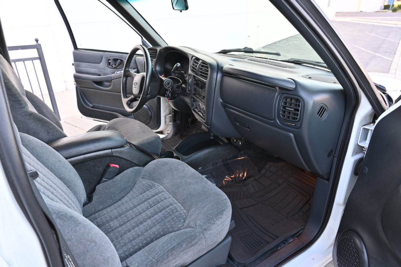 Used 2002 Chevrolet Blazer LS w/ Preferred Equipment Group AWD/4WD image 13