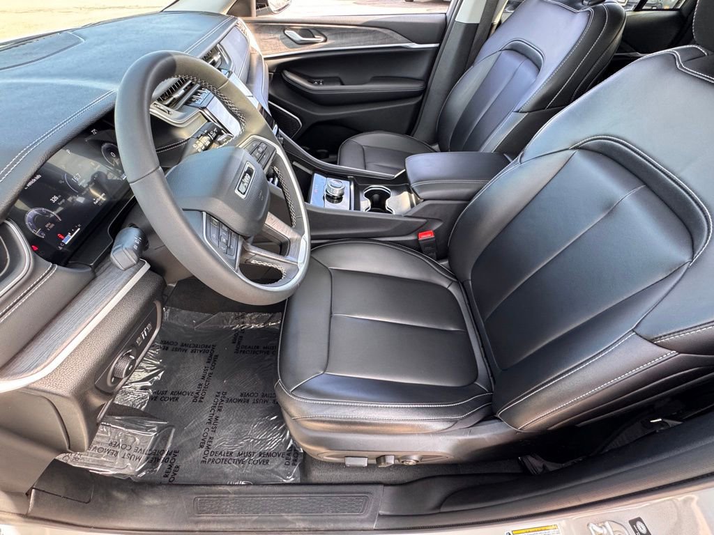 Used 2023 Jeep Grand Cherokee Limited w/ MOPAR Finishing Package image 17