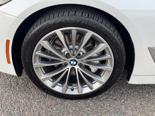 Used 2021 BMW 530i w/ Executive Package image 11