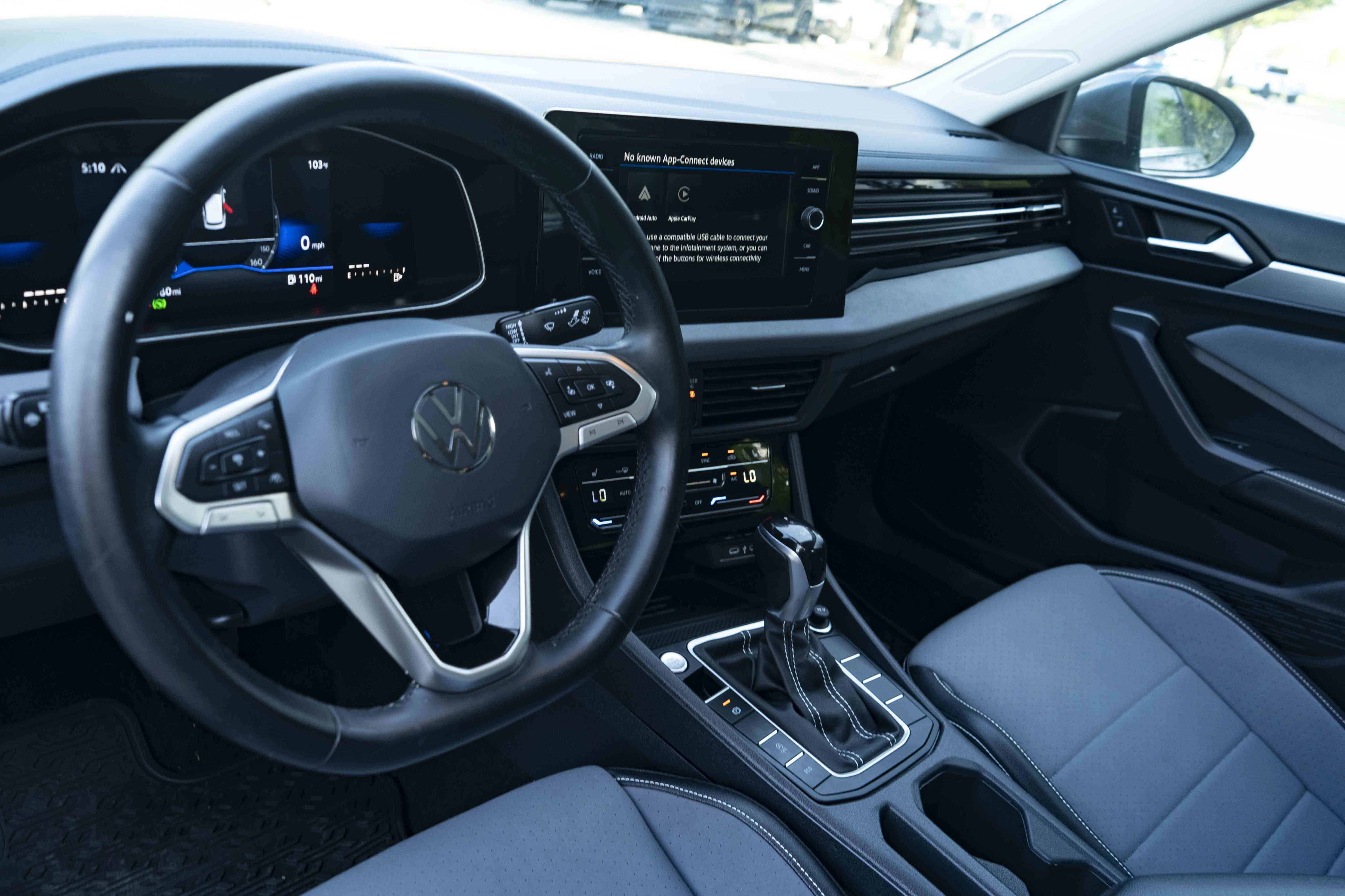 Certified 2025 Volkswagen Jetta SE w/ Sunroof Package FWD image 15