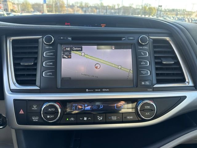 Used 2019 Toyota Highlander XLE image 17