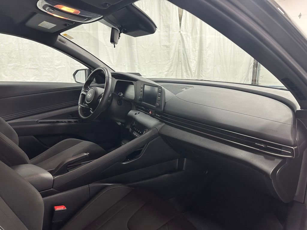 Used 2025 Hyundai Elantra Sport image 57