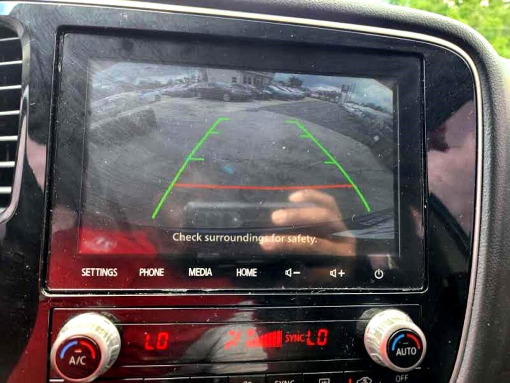 Used 2020 Mitsubishi Outlander SE image 17