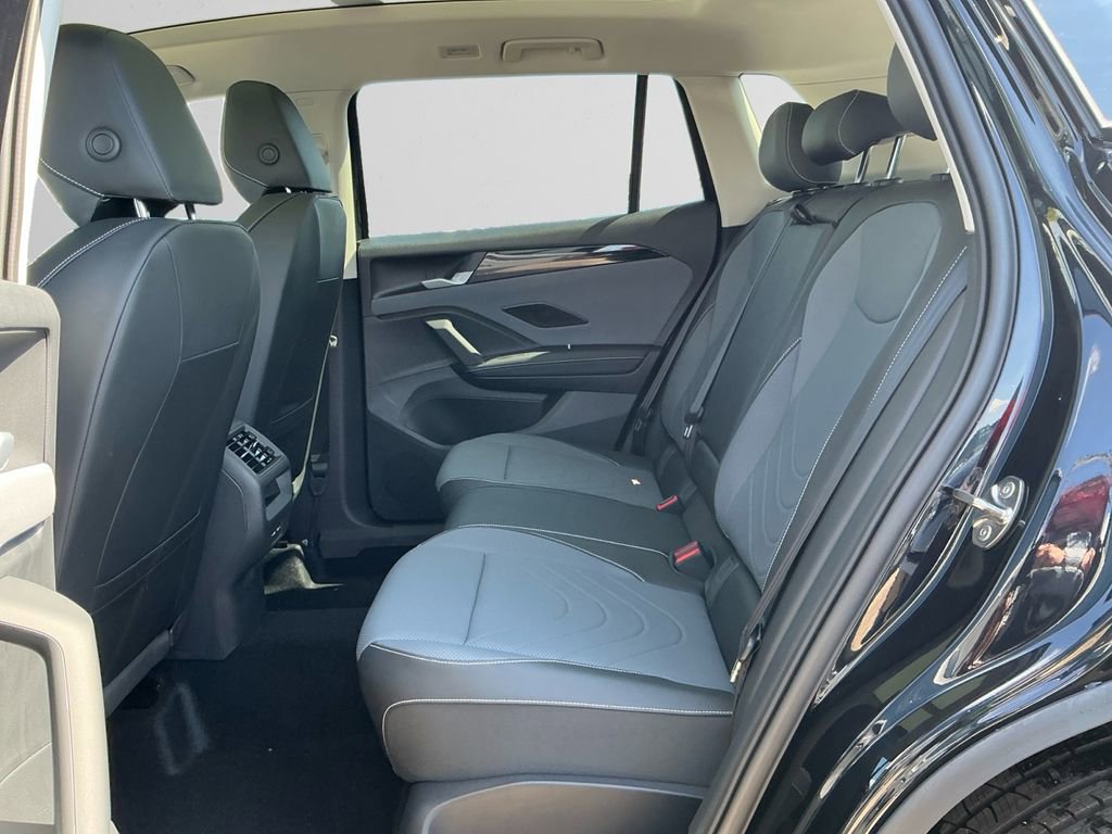 New 2025 Volkswagen Tiguan SE image 13