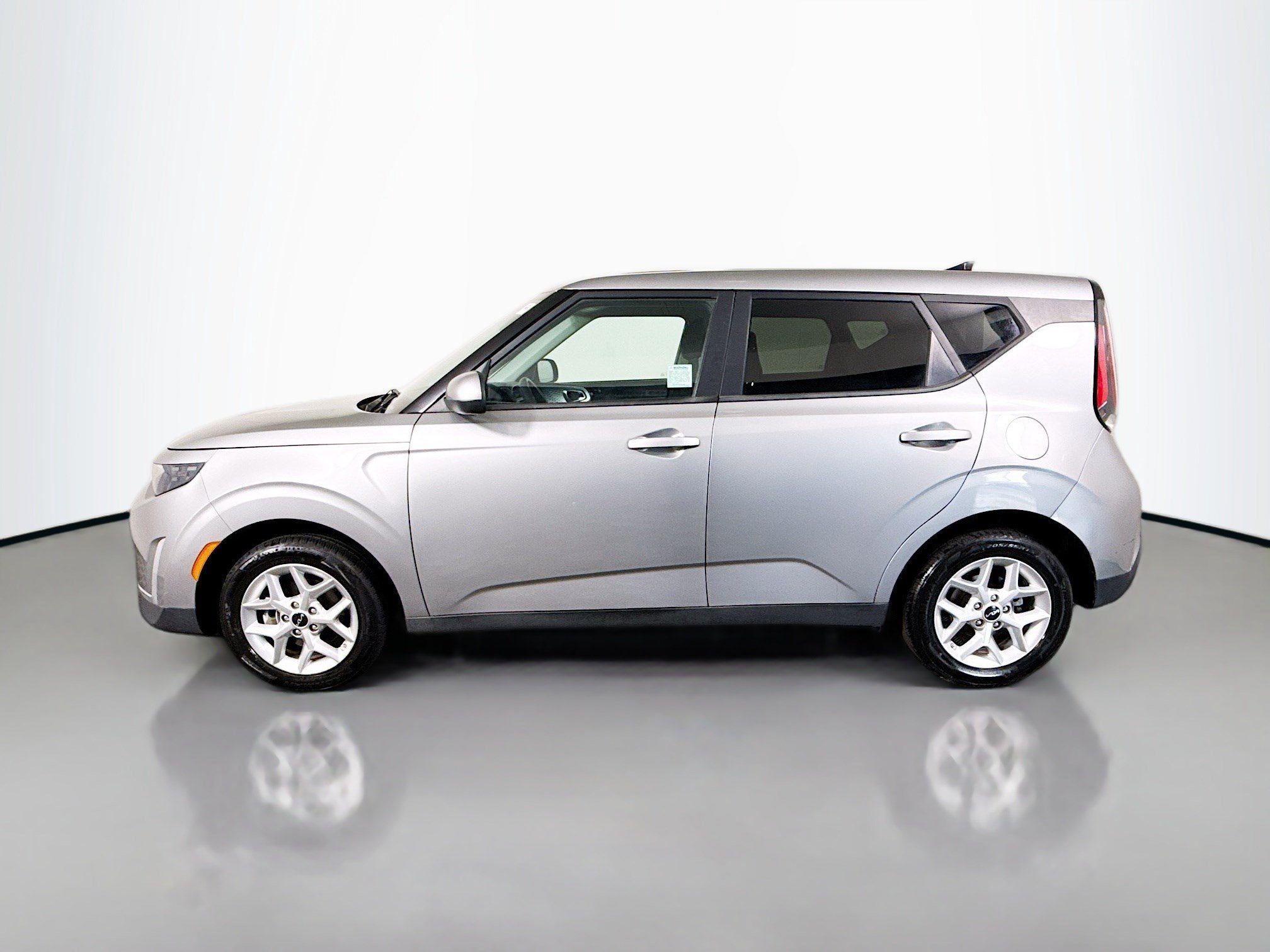 Used 2023 Kia Soul LX w/ Option Group 015 FWD image 6
