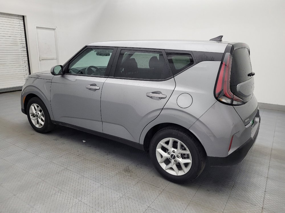 Used 2025 Kia Soul LX image 3