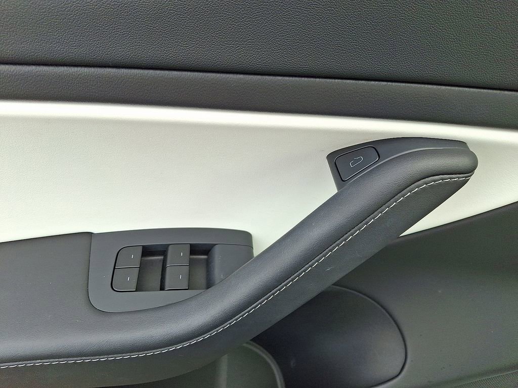 Used 2021 Tesla Model 3 Standard Range Plus image 13