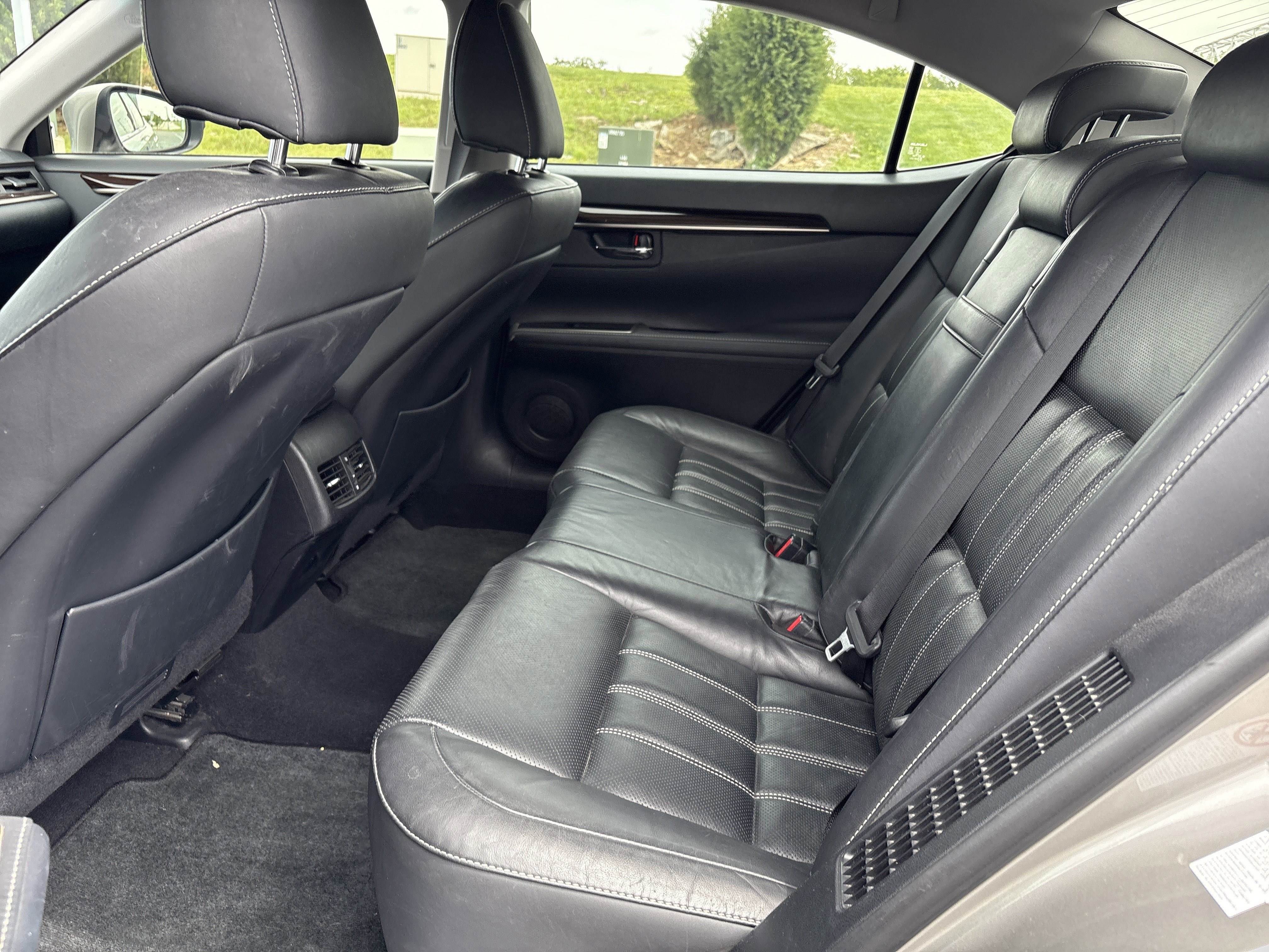 Used 2017 Lexus ES 300h w/ Luxury Package FWD image 31