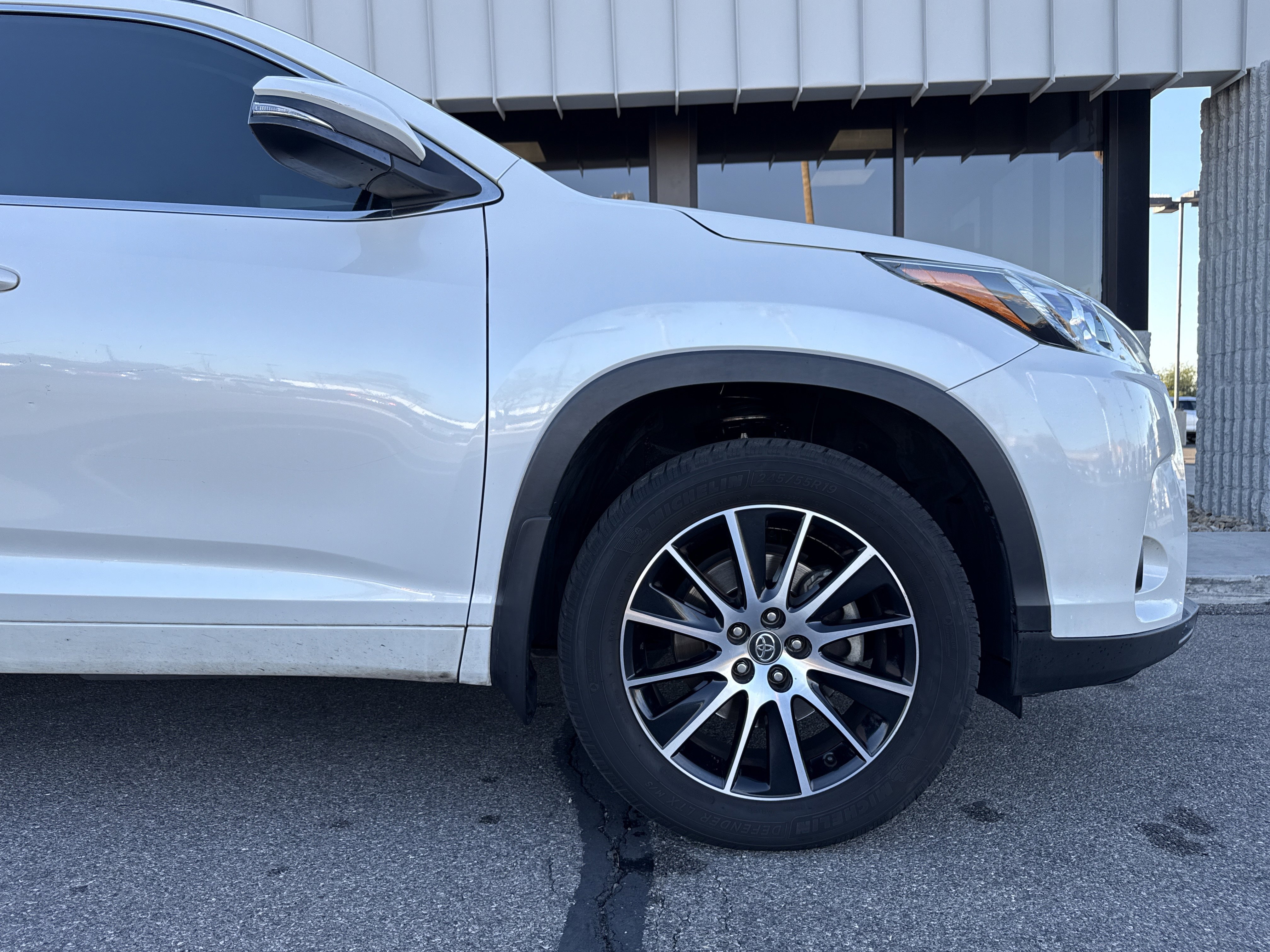 Used 2017 Toyota Highlander SE image 35