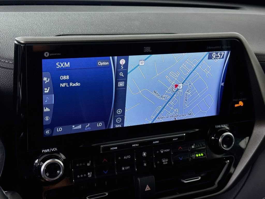 Certified 2021 Toyota Highlander Limited AWD/4WD image 6