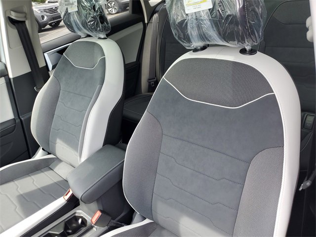 New 2025 Volkswagen Taos SE image 19