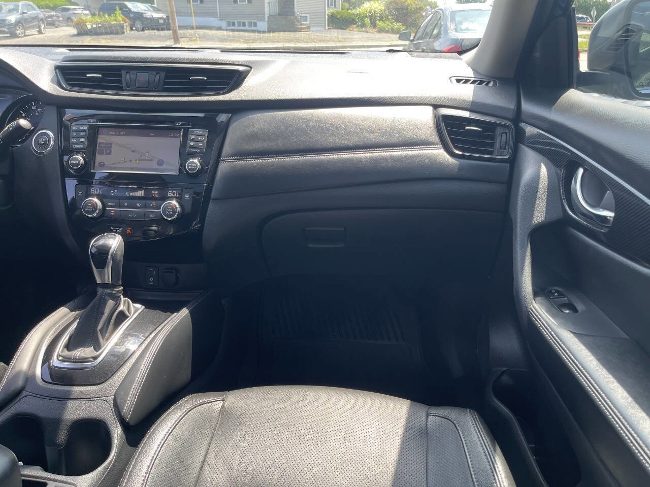 Used 2017 Nissan Rogue SL w/ SL Premium Package image 27