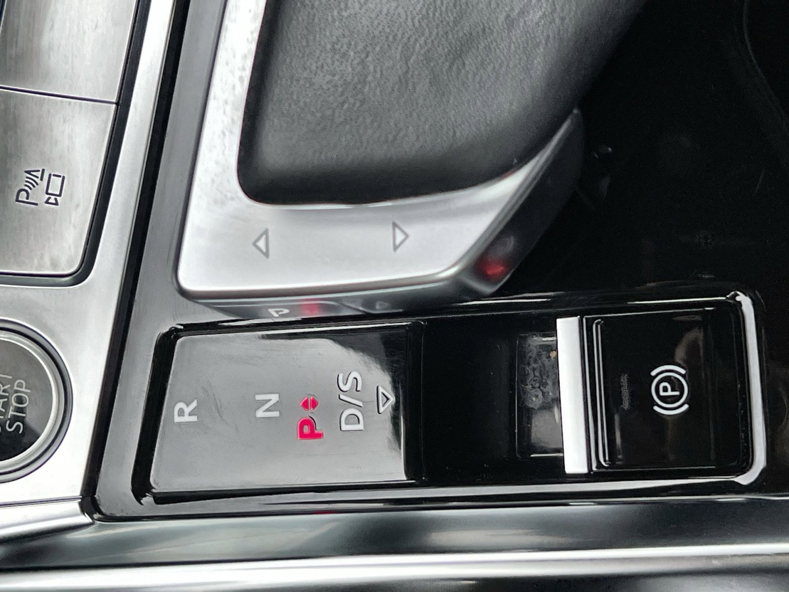 Used 2024 Audi Q8 e-tron Premium Plus image 21
