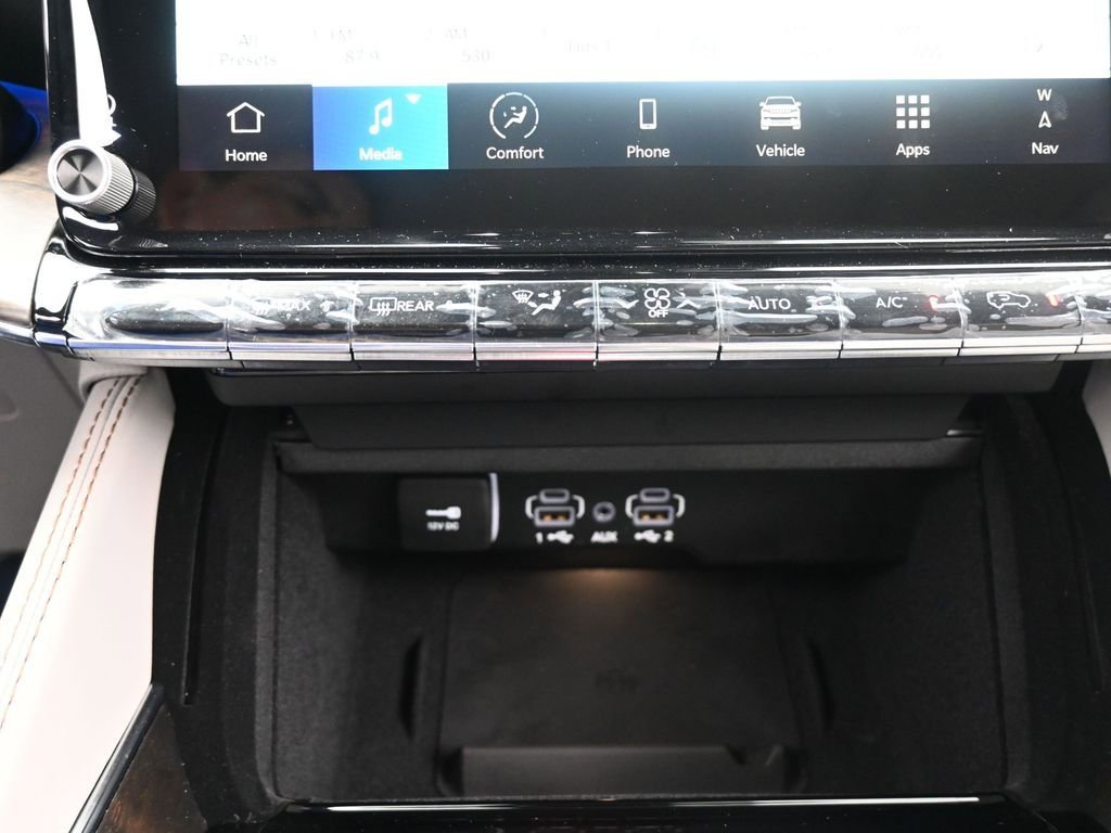 Used 2024 Jeep Grand Wagoneer L 4WD image 31