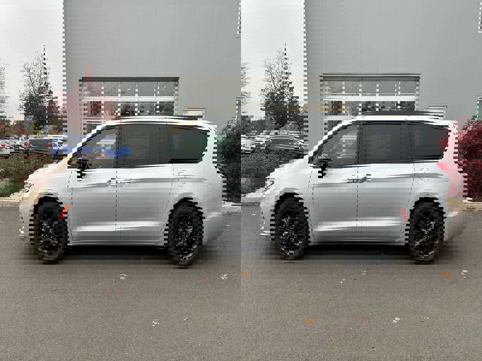 New 2026 Chrysler Pacifica Select w/ S Appearance Package image 2