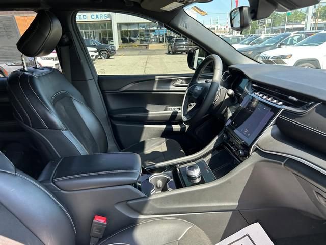 Used 2023 Jeep Grand Cherokee Altitude image 31