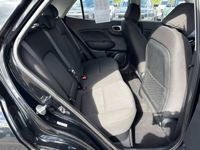 Used 2021 Hyundai Venue SE FWD image 8