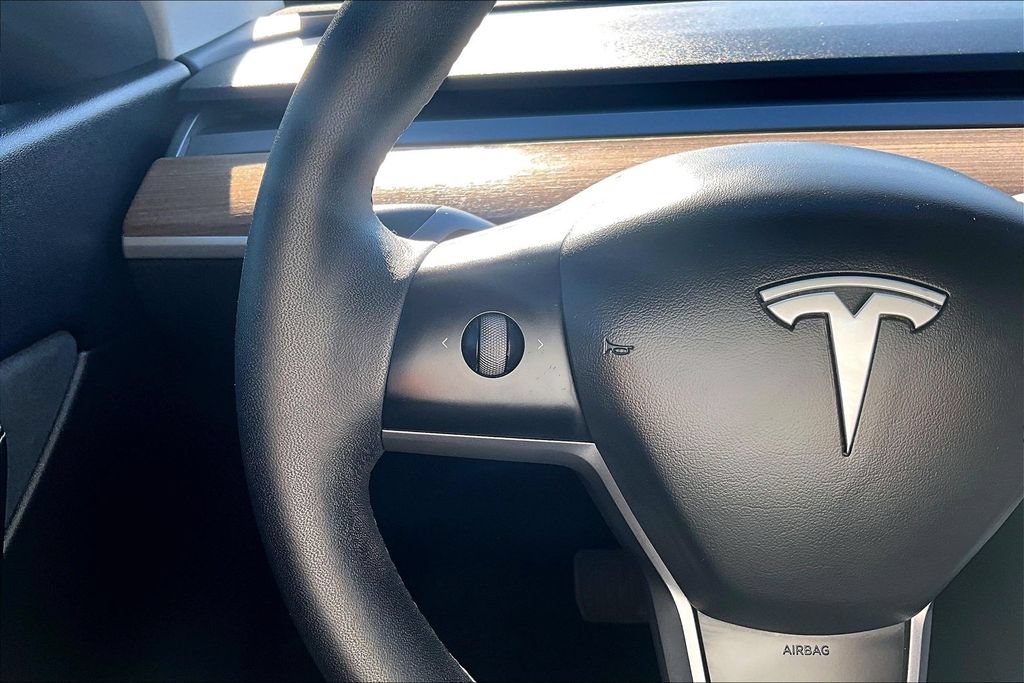 Used 2021 Tesla Model Y Long Range AWD/4WD image 18