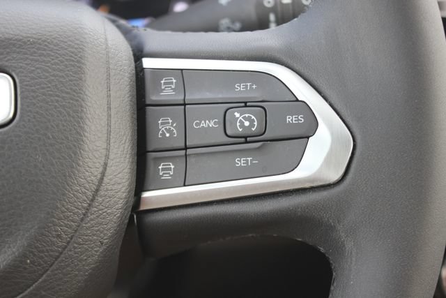 Used 2025 Jeep Compass Limited w/ Elite Group AWD/4WD image 16