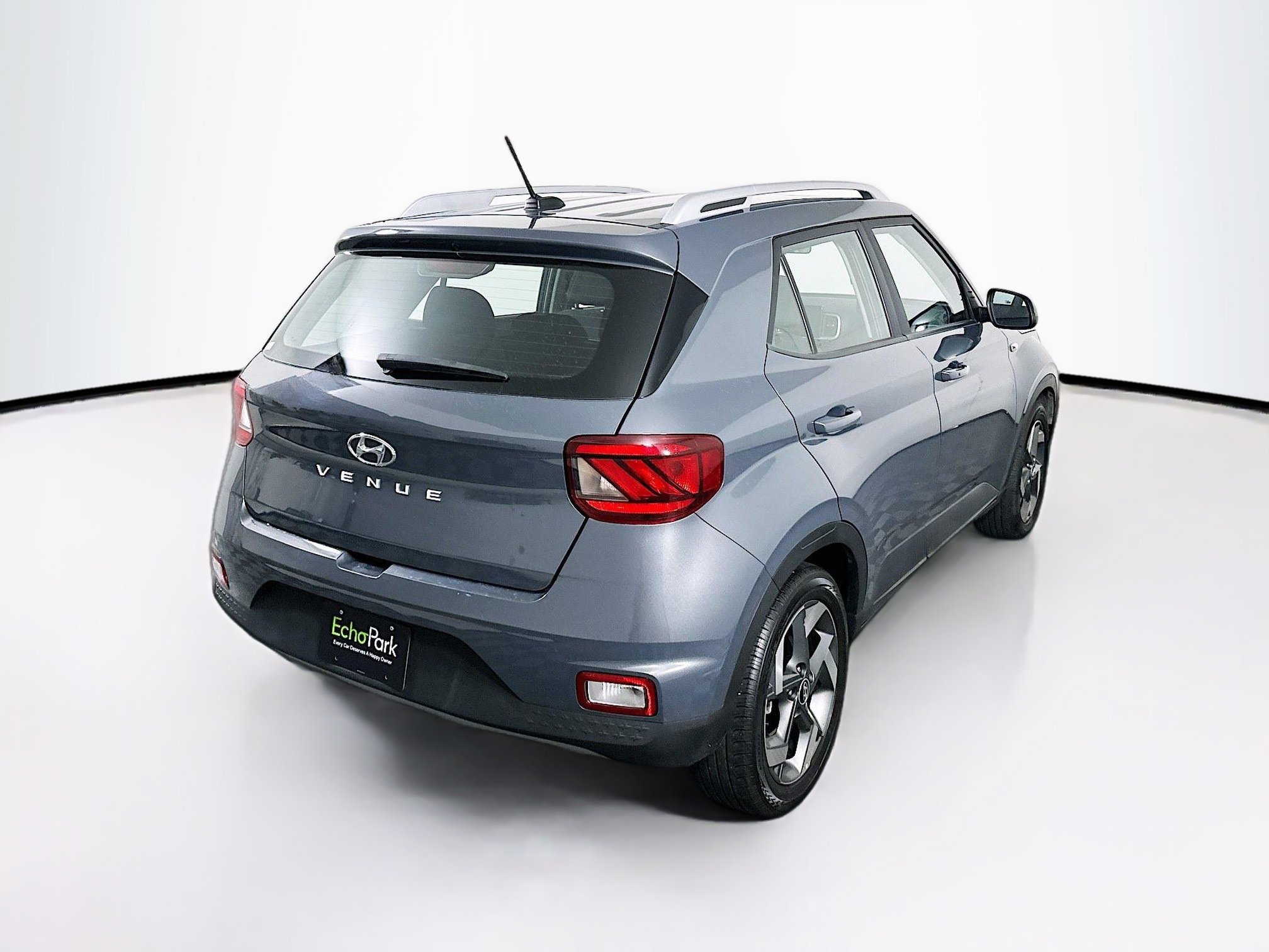 Used 2025 Hyundai Venue SEL FWD image 9