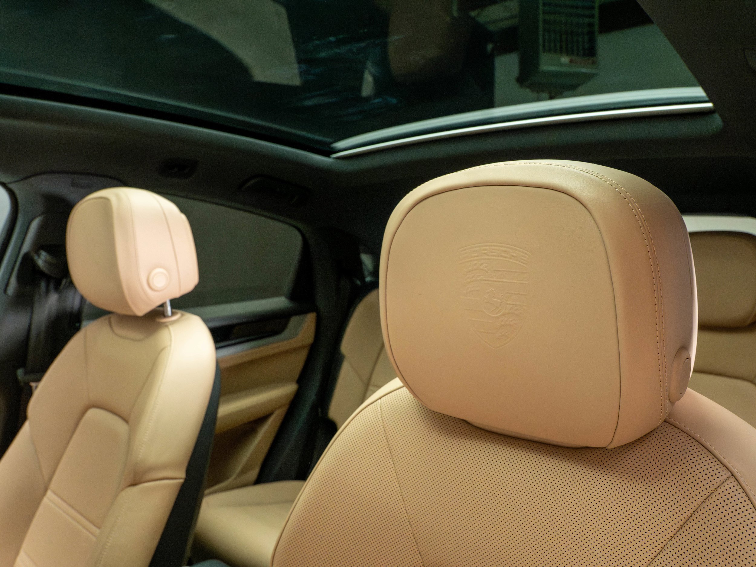 Certified 2024 Porsche Cayenne Coupe AWD/4WD image 46