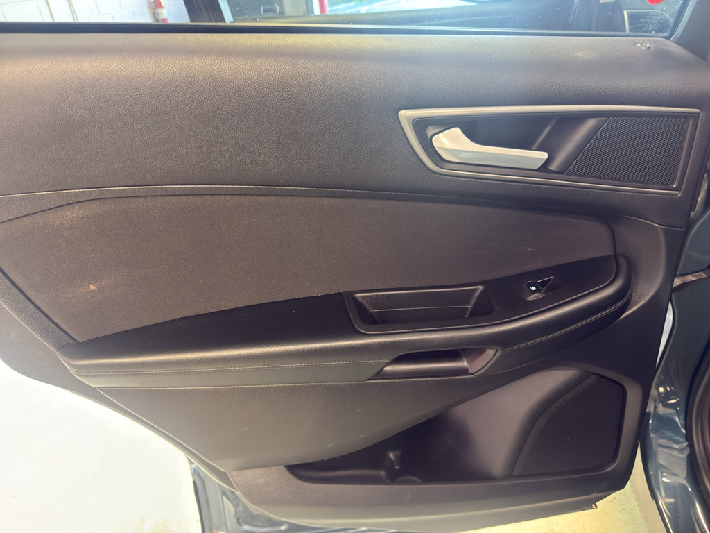 Used 2016 Ford Edge SE image 26