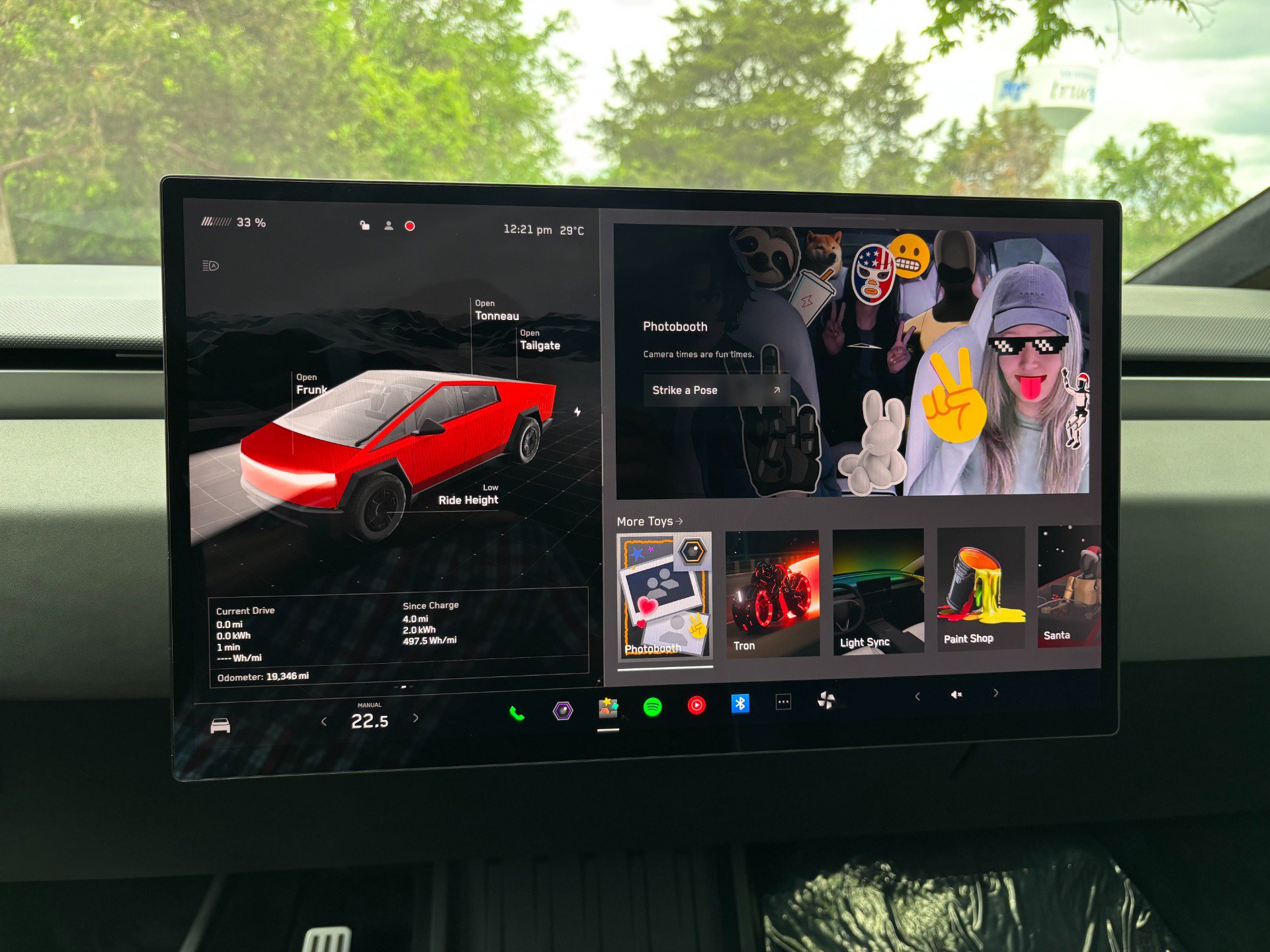 Used 2024 Tesla Cybertruck AWD Crew Cab image 36