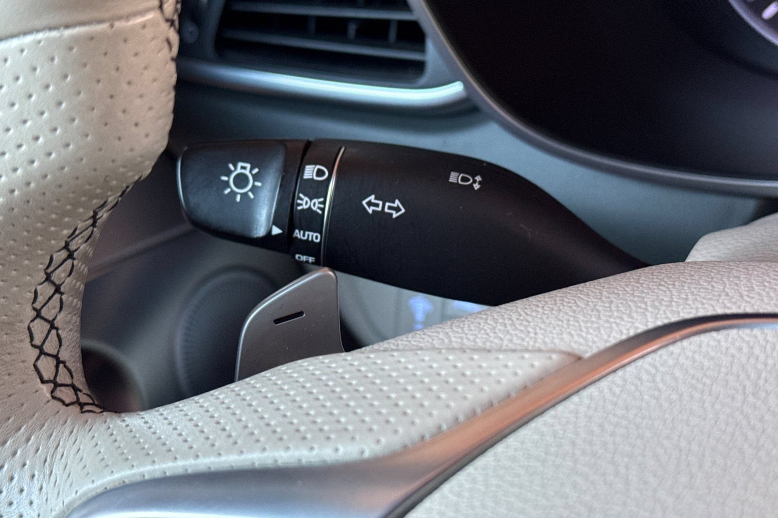 Used 2019 Genesis G70 3.3T Design RWD image 34