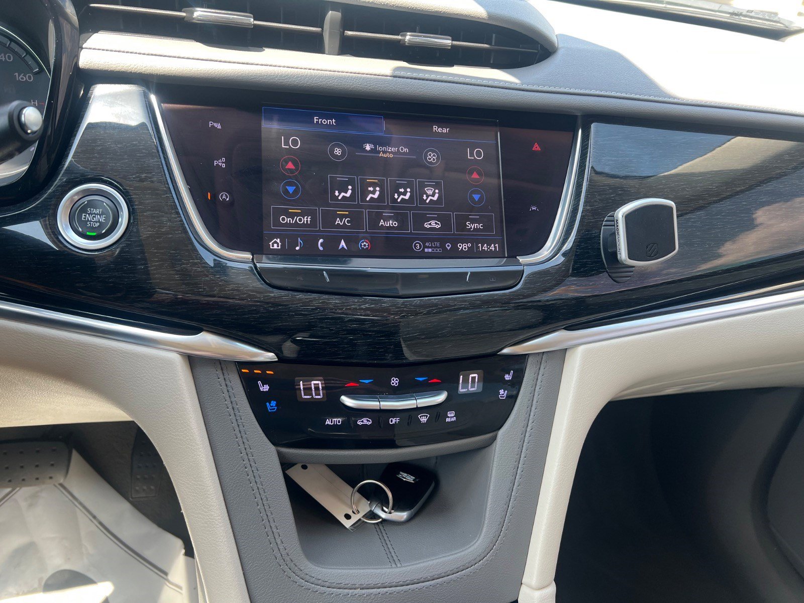Used 2022 Cadillac XT6 Premium Luxury w/ Technology Package image 15