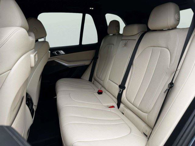 Used 2021 BMW X5 xDrive40i w/ Premium Package AWD/4WD image 39