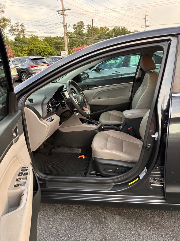 Used 2020 Hyundai Elantra Limited FWD image 24