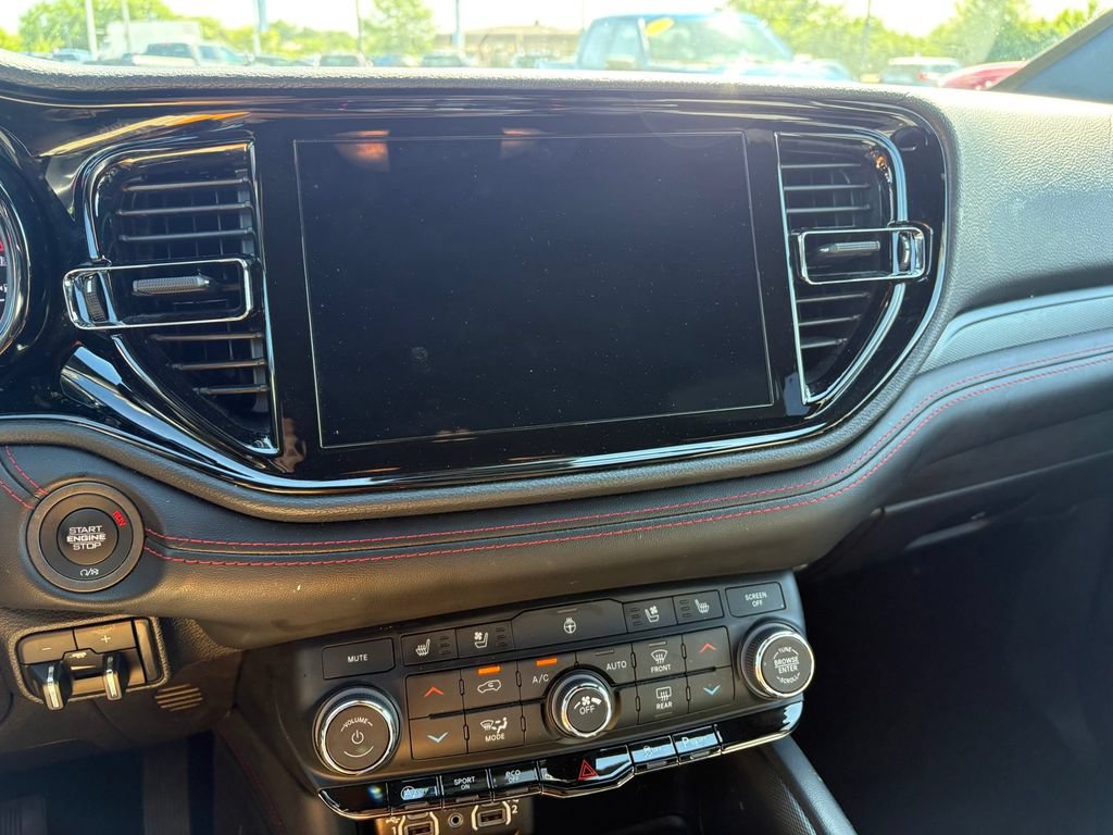 Used 2024 Dodge Durango GT AWD/4WD image 17