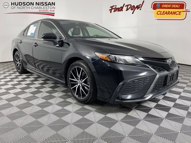 Used 2023 Toyota Camry SE image 1