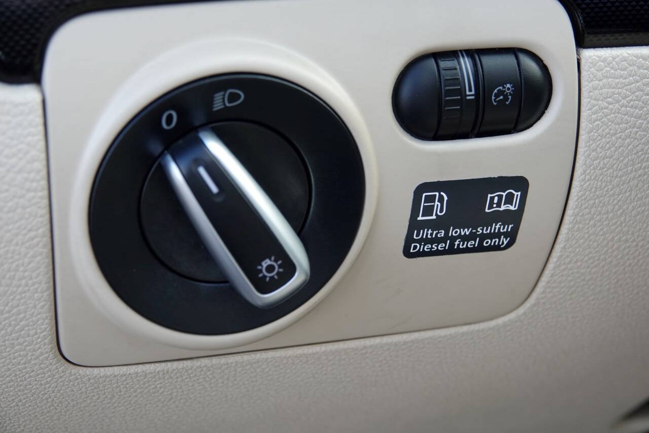 Used 2012 Volkswagen Jetta TDI FWD image 58