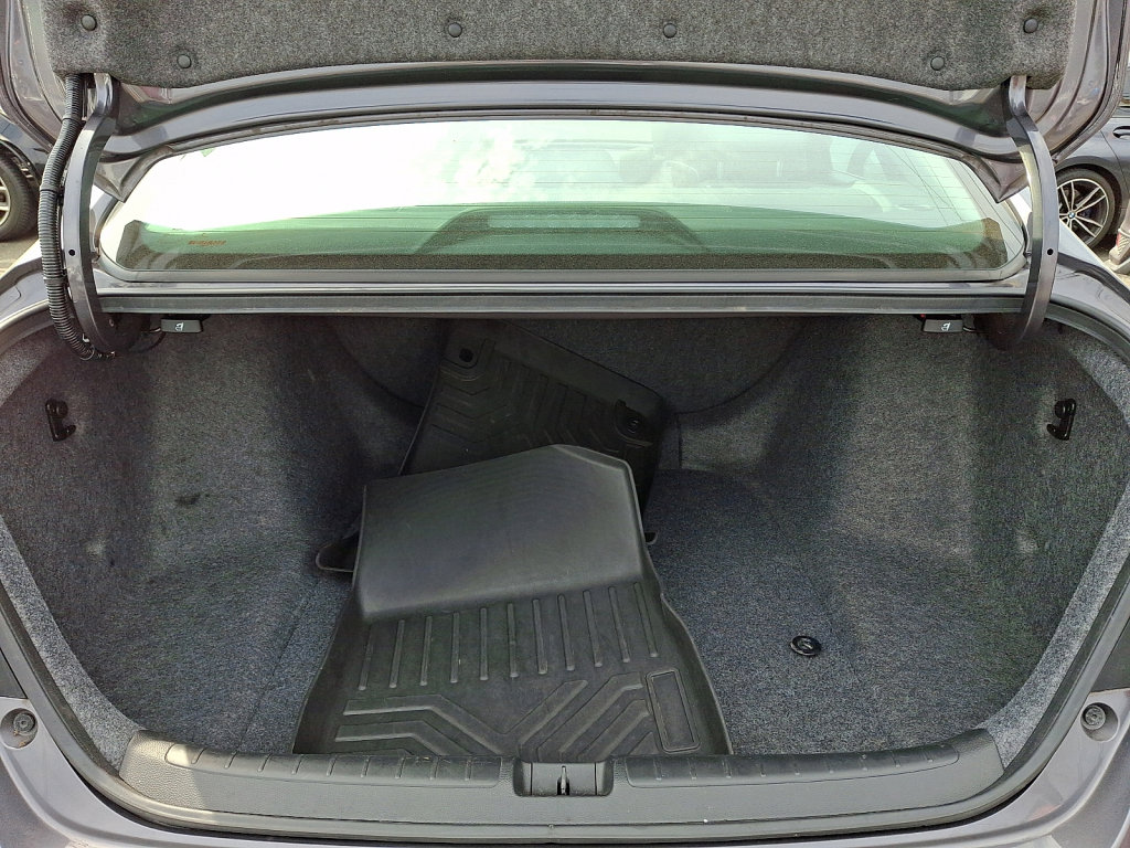 Used 2018 Honda Accord EX-L image 16