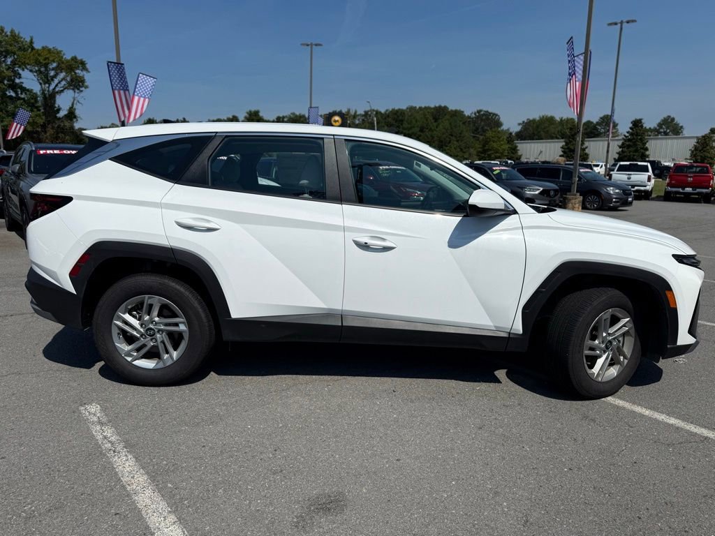 Used 2025 Hyundai Tucson SE image 8
