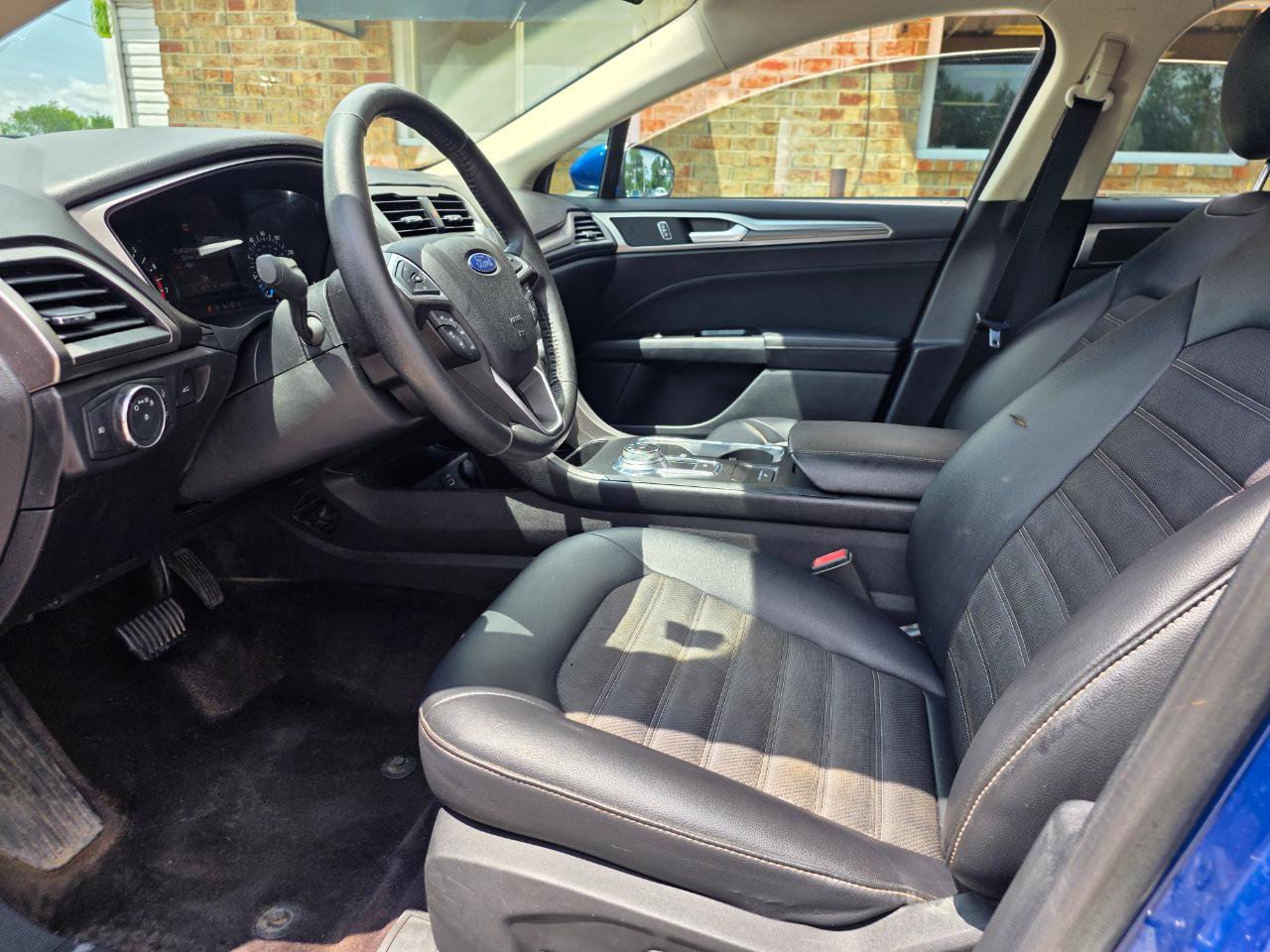Used 2017 Ford Fusion SE w/ Equipment Group 201A FWD image 12