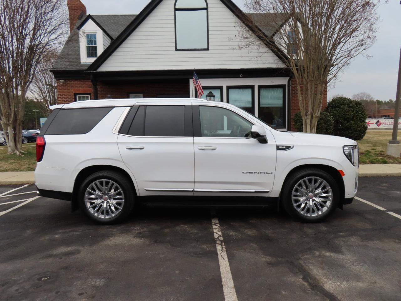 Used 2024 GMC Yukon Denali w/ Advanced Technology Package image 9