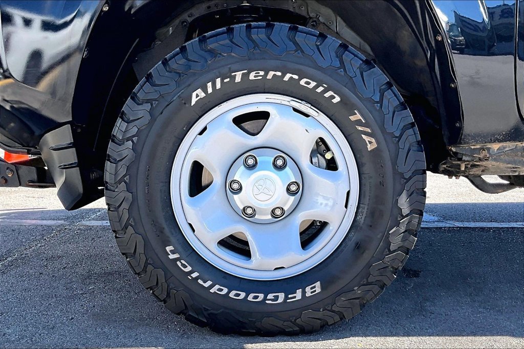 Used 2022 Toyota Tacoma SR w/ SR Convenience Package AWD/4WD image 31