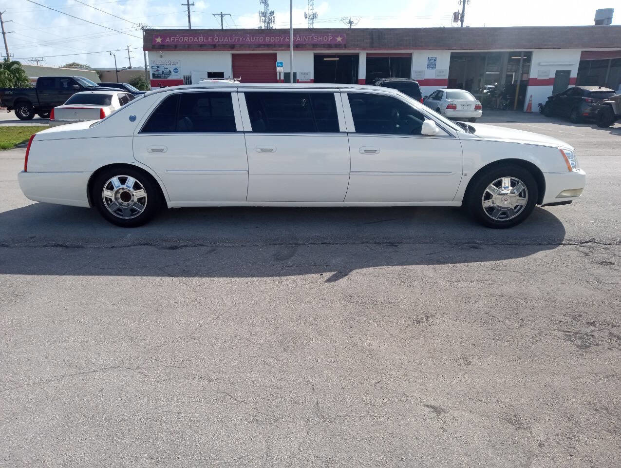 Used 2007 Cadillac DTS image 1