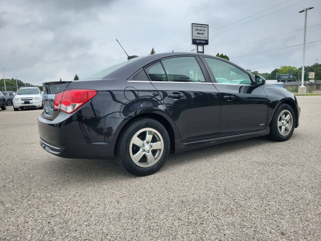Used 2016 Chevrolet Cruze LT w/ Sun And Sound Package FWD image 4