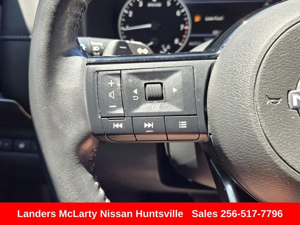 Used 2024 Nissan Pathfinder SL FWD image 25