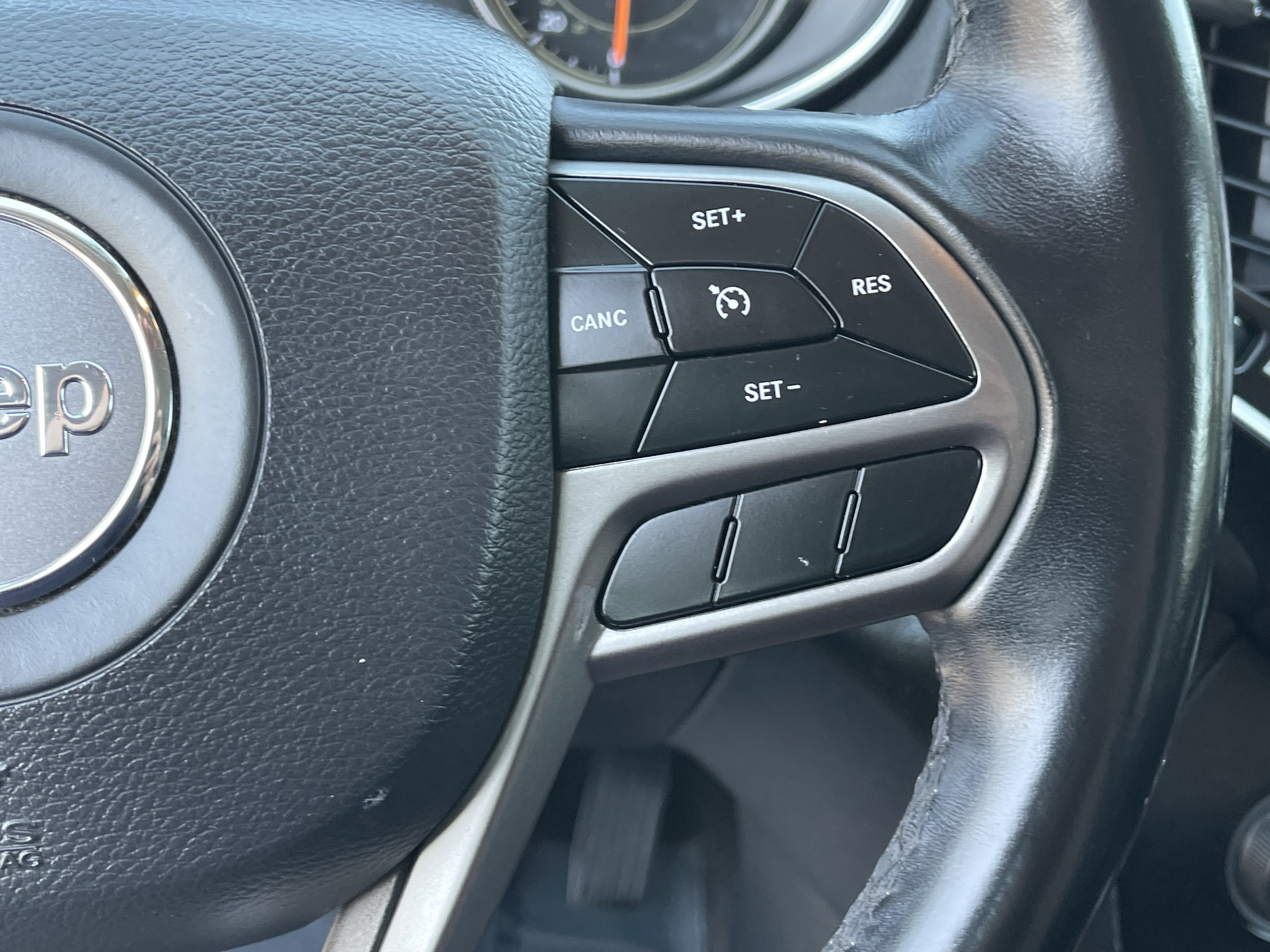 Used 2019 Jeep Cherokee Latitude Plus AWD/4WD image 22