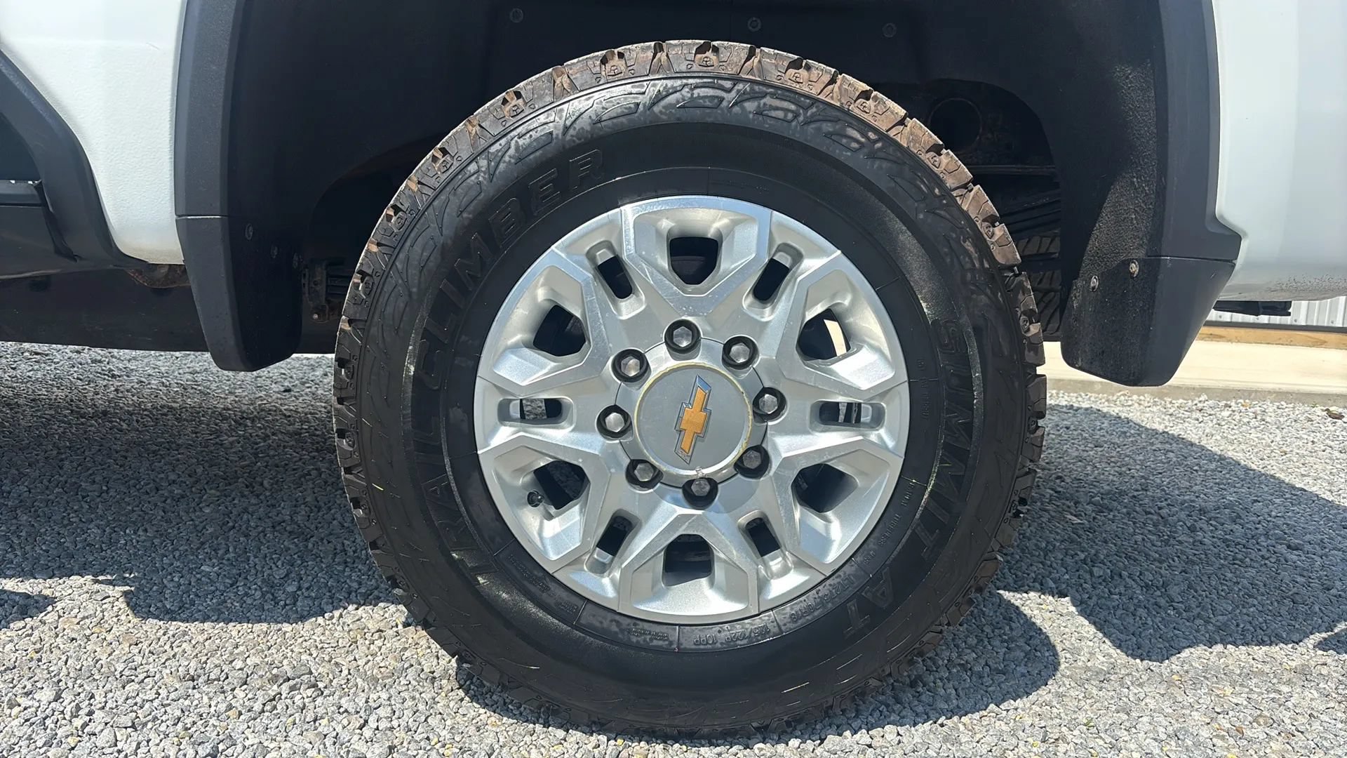 Used 2023 Chevrolet Silverado 2500 LT w/ Convenience Package AWD/4WD image 2