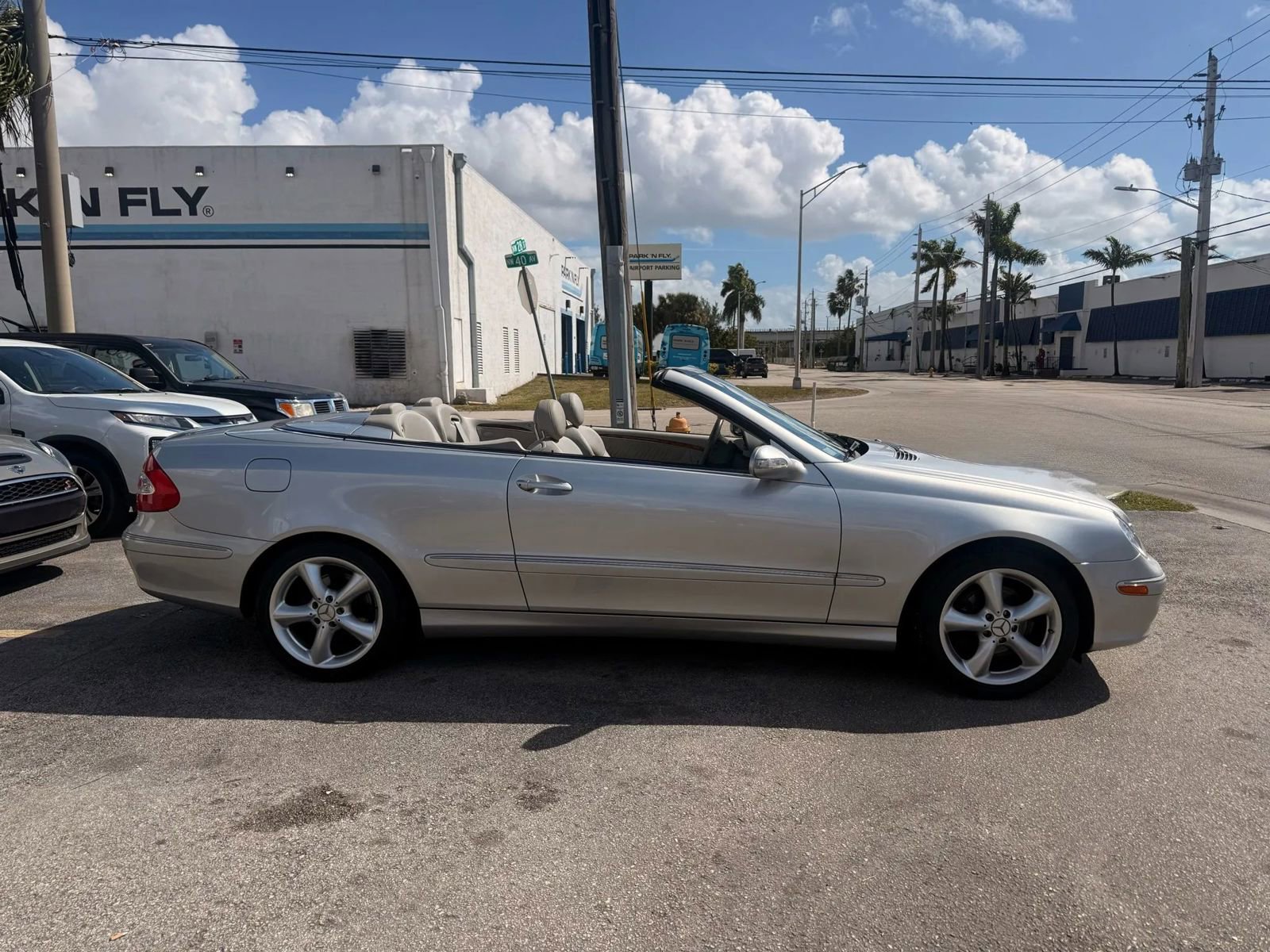 Used 2005 Mercedes-Benz CLK 320 Cabriolet image 3