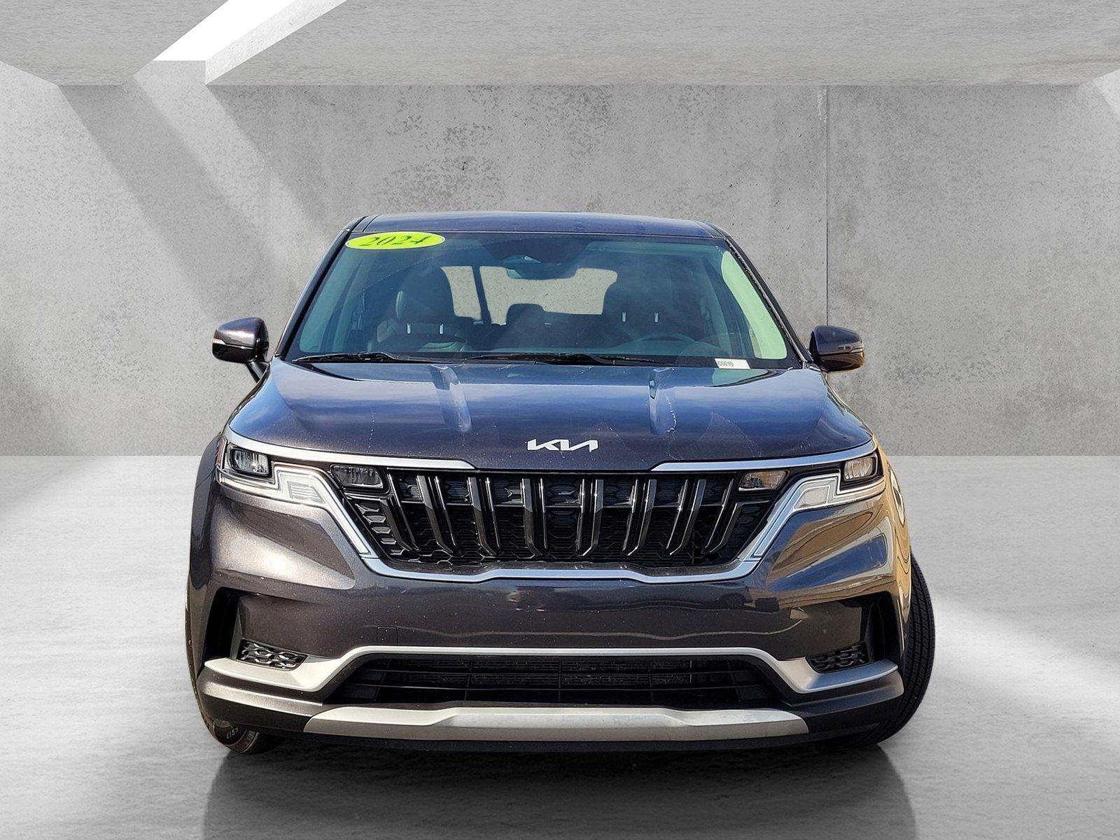 Used 2024 Kia Carnival LX image 2