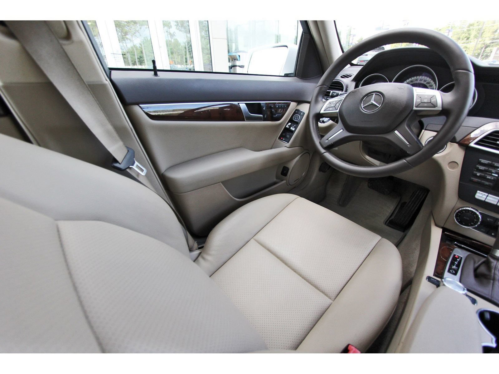 Used 2013 Mercedes-Benz C 250 Sedan image 11