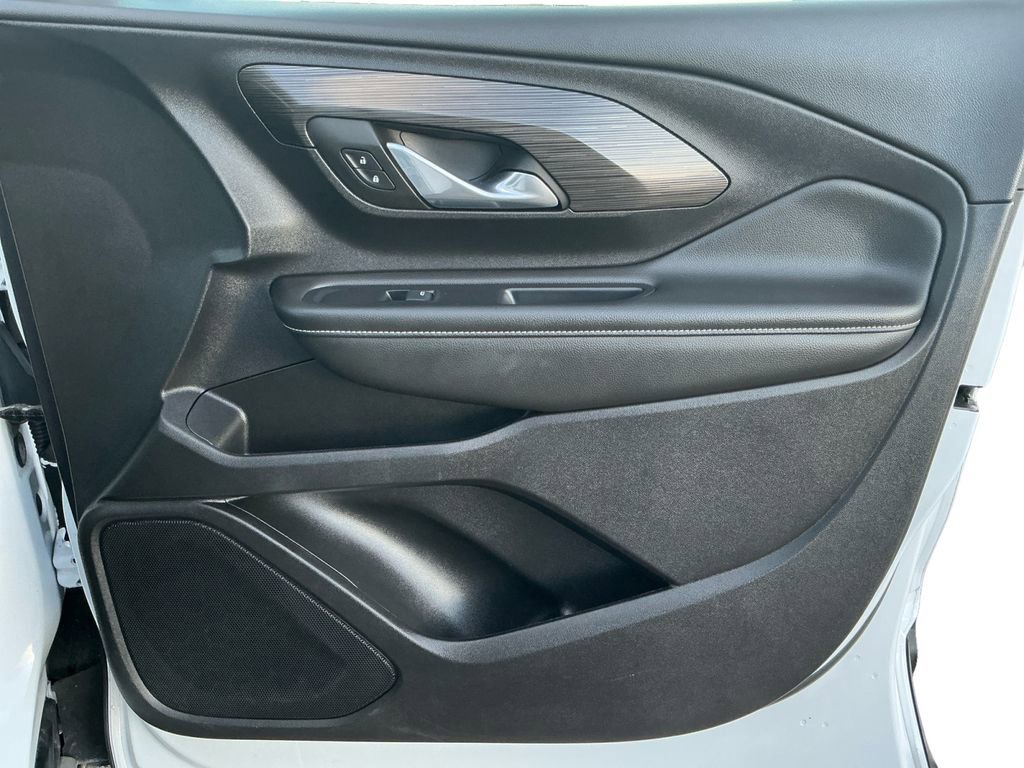 Used 2024 GMC Terrain SLE image 16