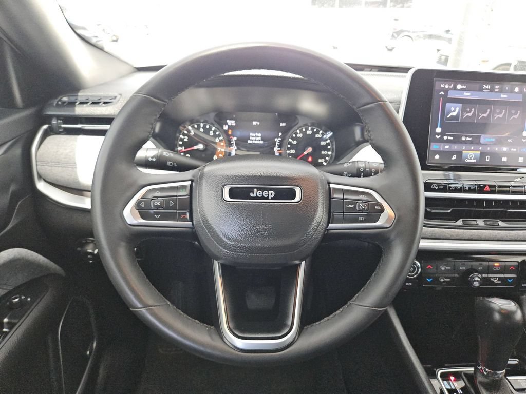 Used 2025 Jeep Compass Latitude w/ Sun & Sound Group AWD/4WD image 23