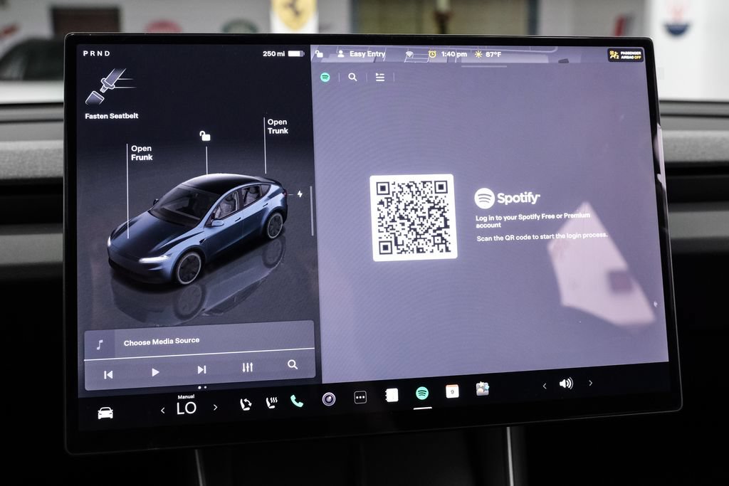 Used 2026 Tesla Model Y 2WD image 29